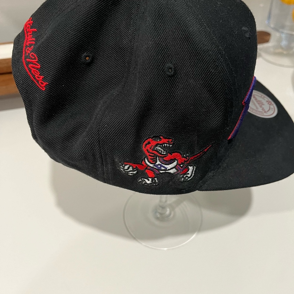 New without tags RAPTORS cap Mitchell & Ness - Picture 2 of 4